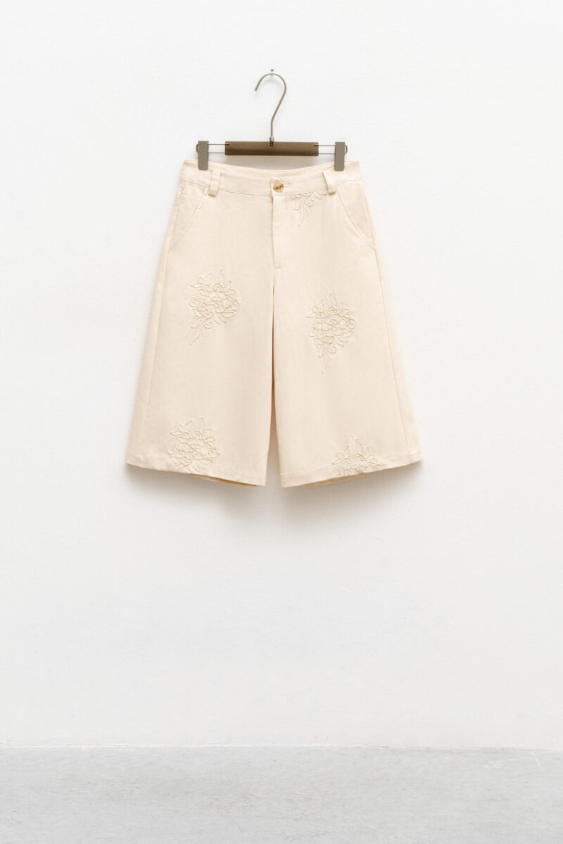 BERMUDA SHORTS WITH FLORAL EMBROIDERY